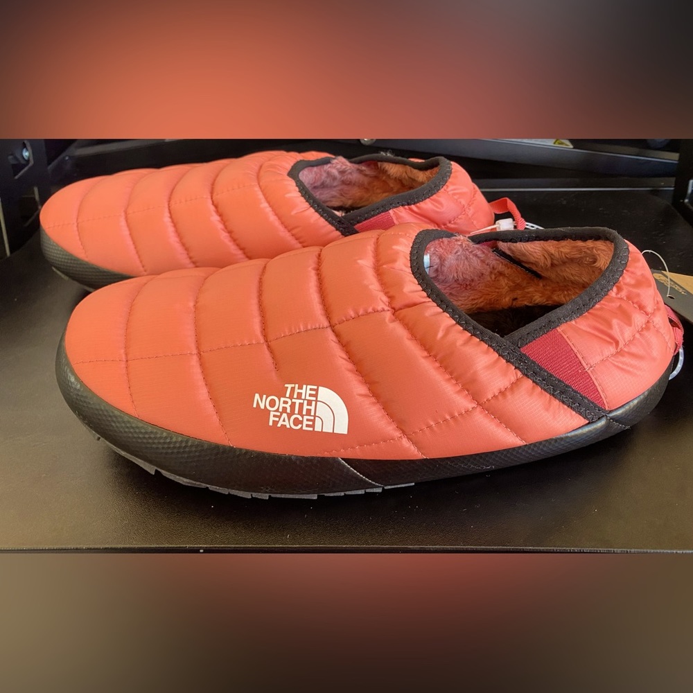Brand new/never worn women’s Thermoball traction mule V